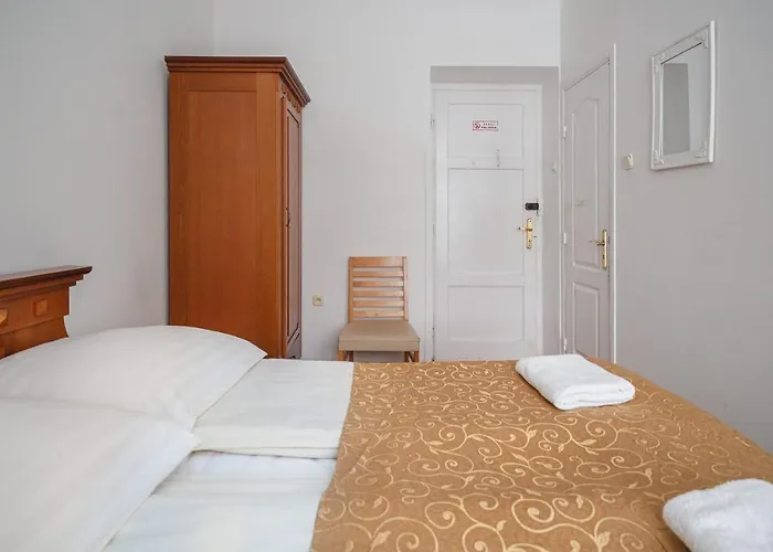 Alojamento de Acomodação e Pequeno-almoço Jasny Palac 3*