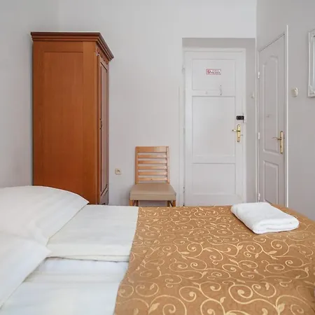 Bed & Breakfast Jasny Palac 2*