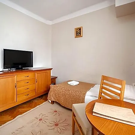 Jasny Palac Bed & Breakfast 3*
